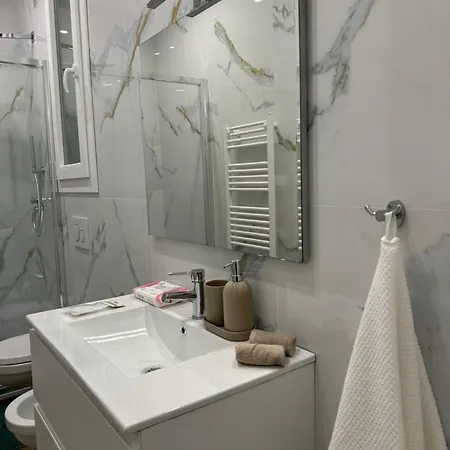 Florence Apt *